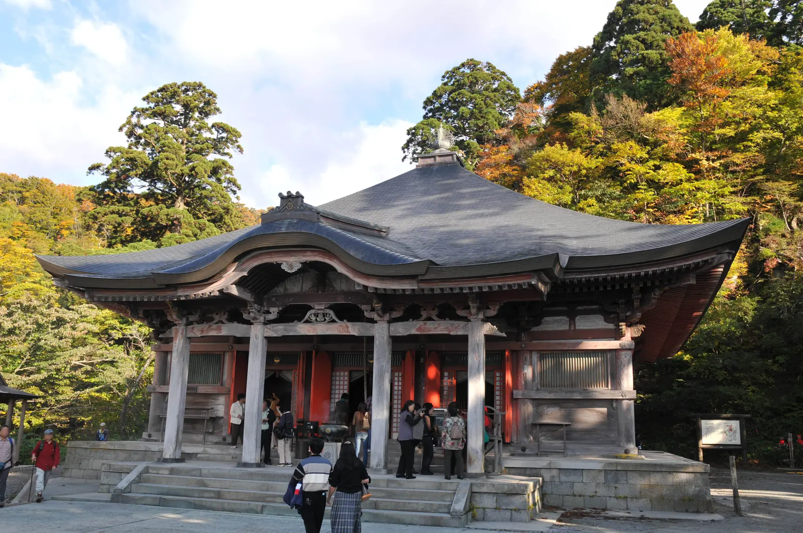 大山寺の本堂。2008年11月撮影