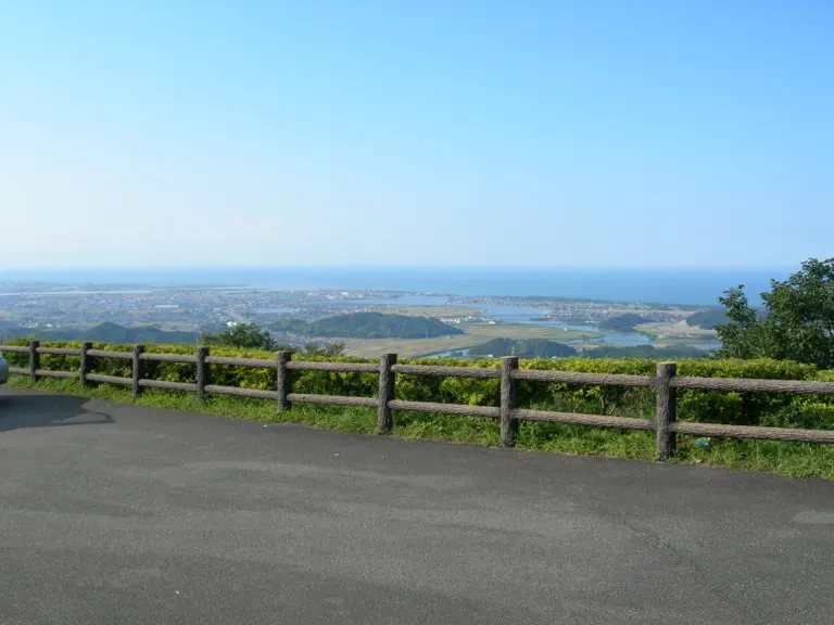 伊勢志摩スカイライン沿いに広がる海と山の景観