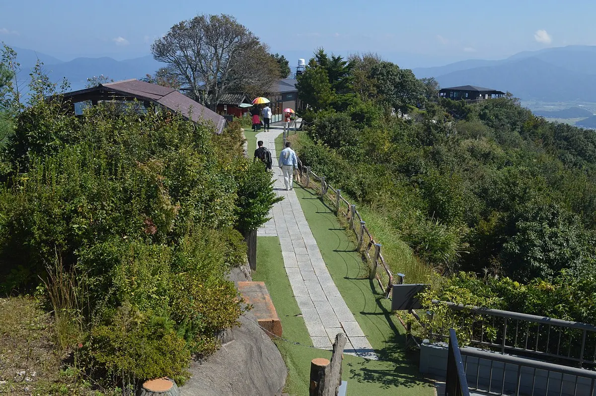 三方五湖レインボーライン山頂公園の散策路