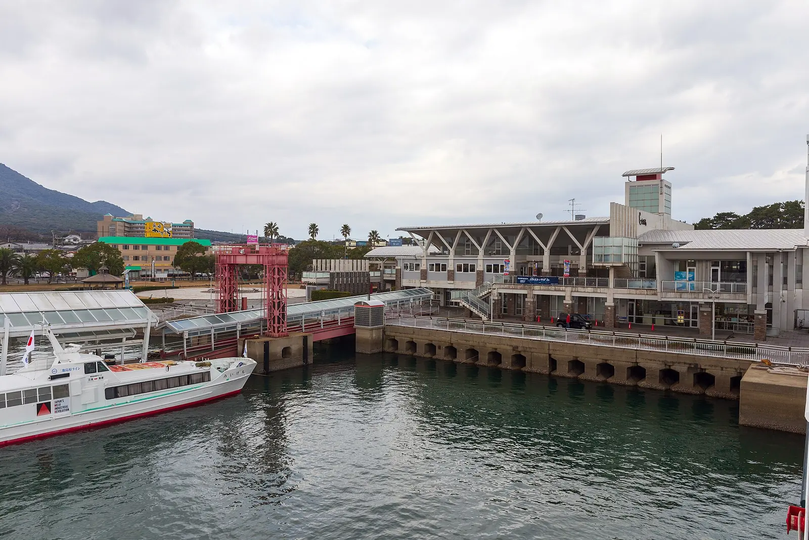 2019年に撮影された島原港フェリーターミナル