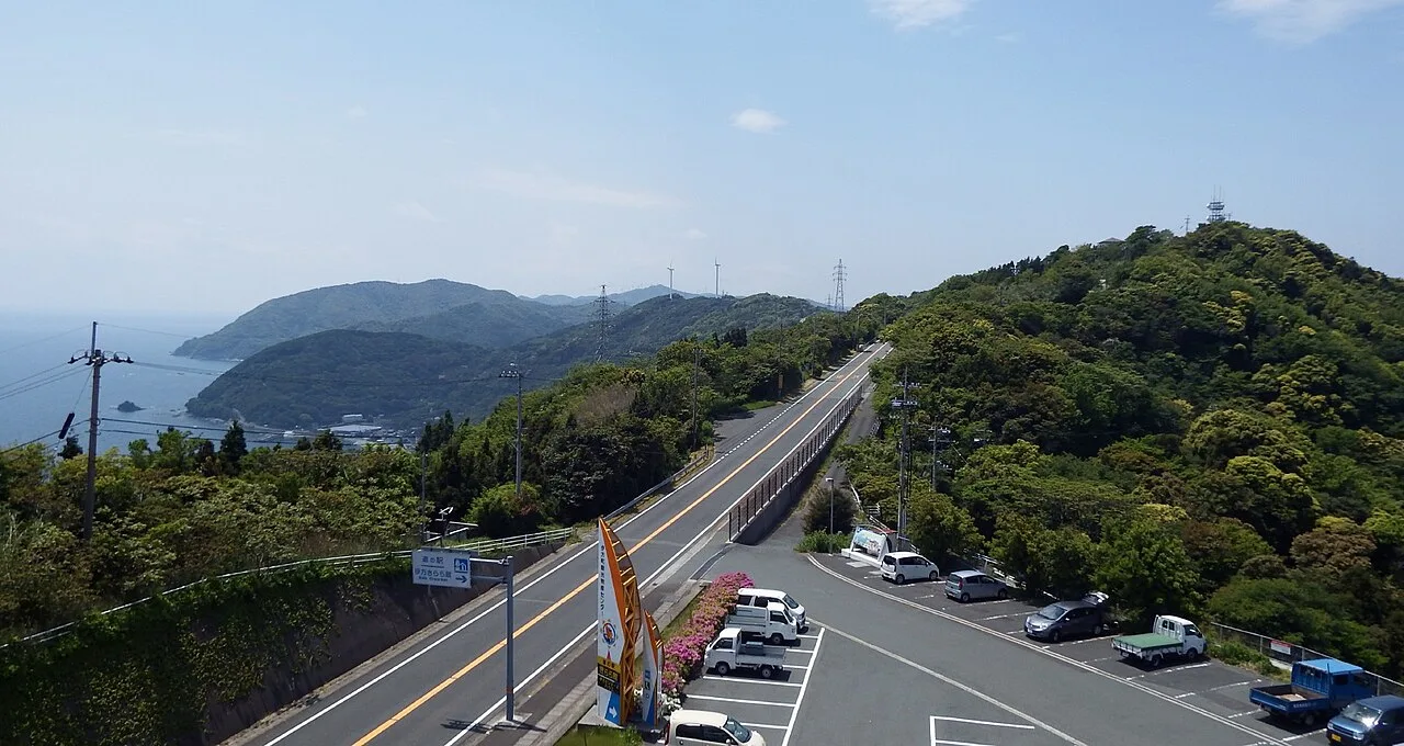2015年に撮影された佐田岬半島の尾根を走るメロディーライン