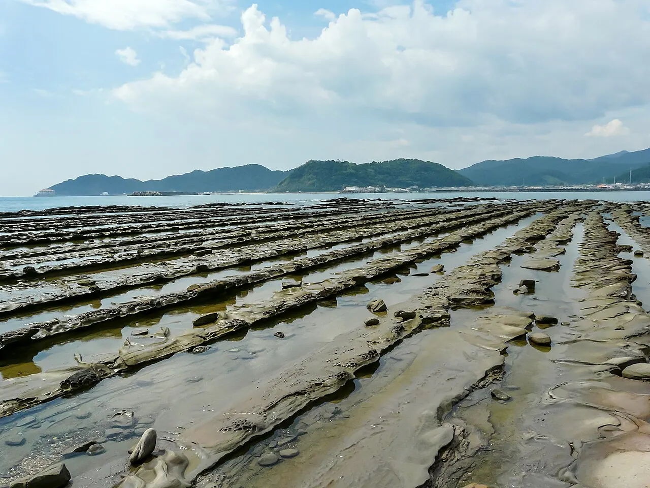 2019年に青島周辺で撮影された波状の岩場「鬼の洗濯板」