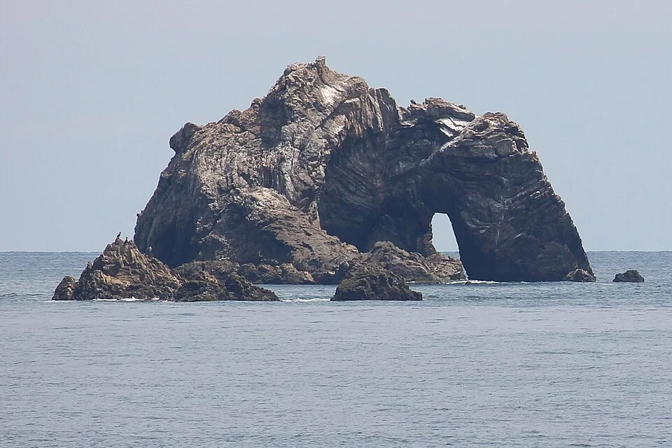 渥美半島の海岸に見られる日出の石門