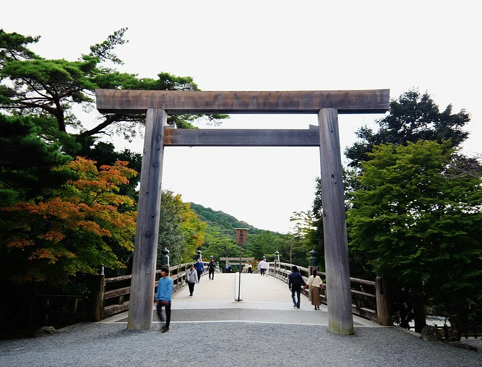 伊勢神宮内宮の入口に架かる宇治橋と鳥居