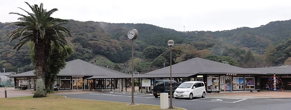 下賀茂温泉の道の駅に建つ建物