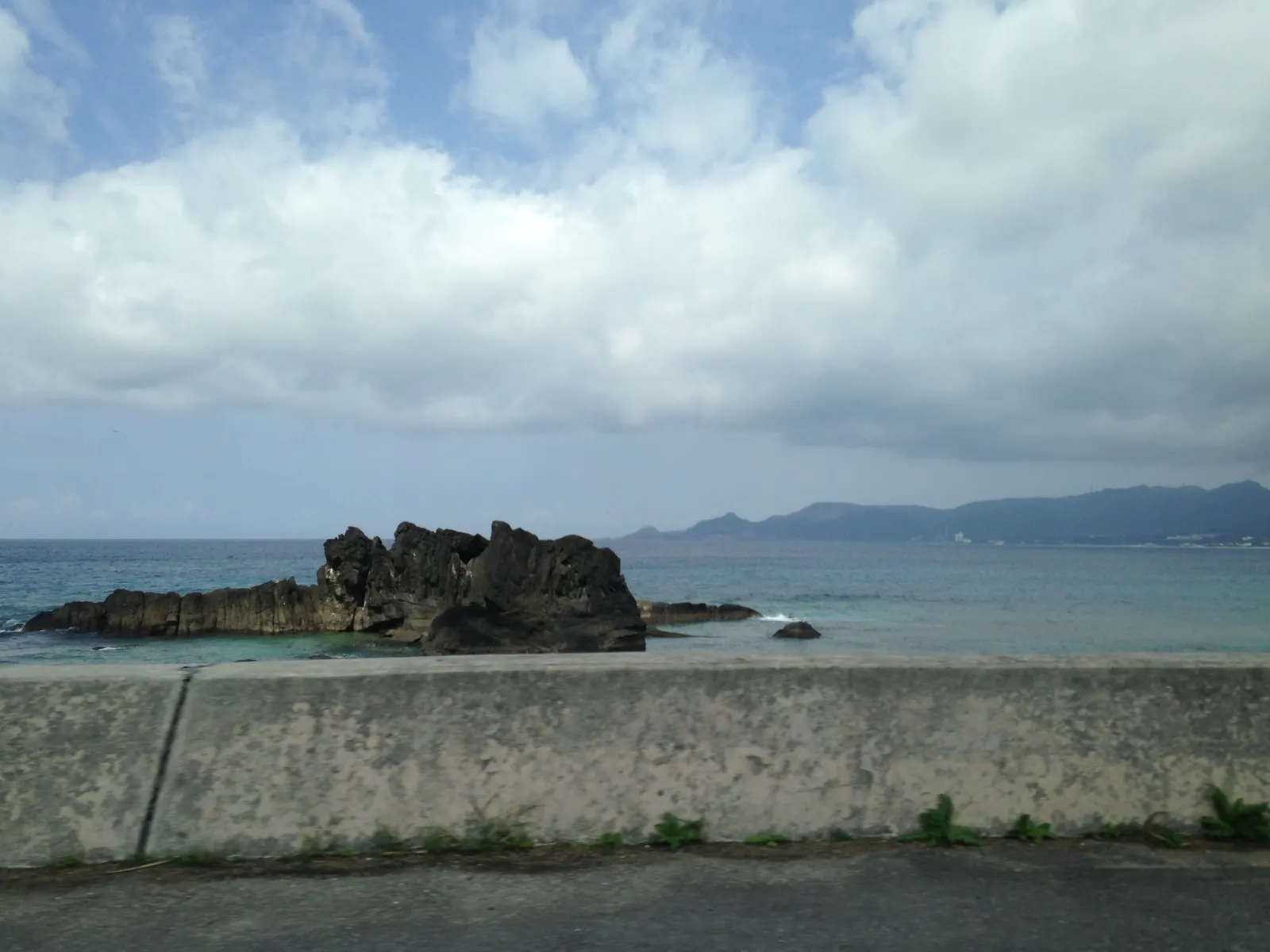 許田付近の国道58号沿いから見る名護湾