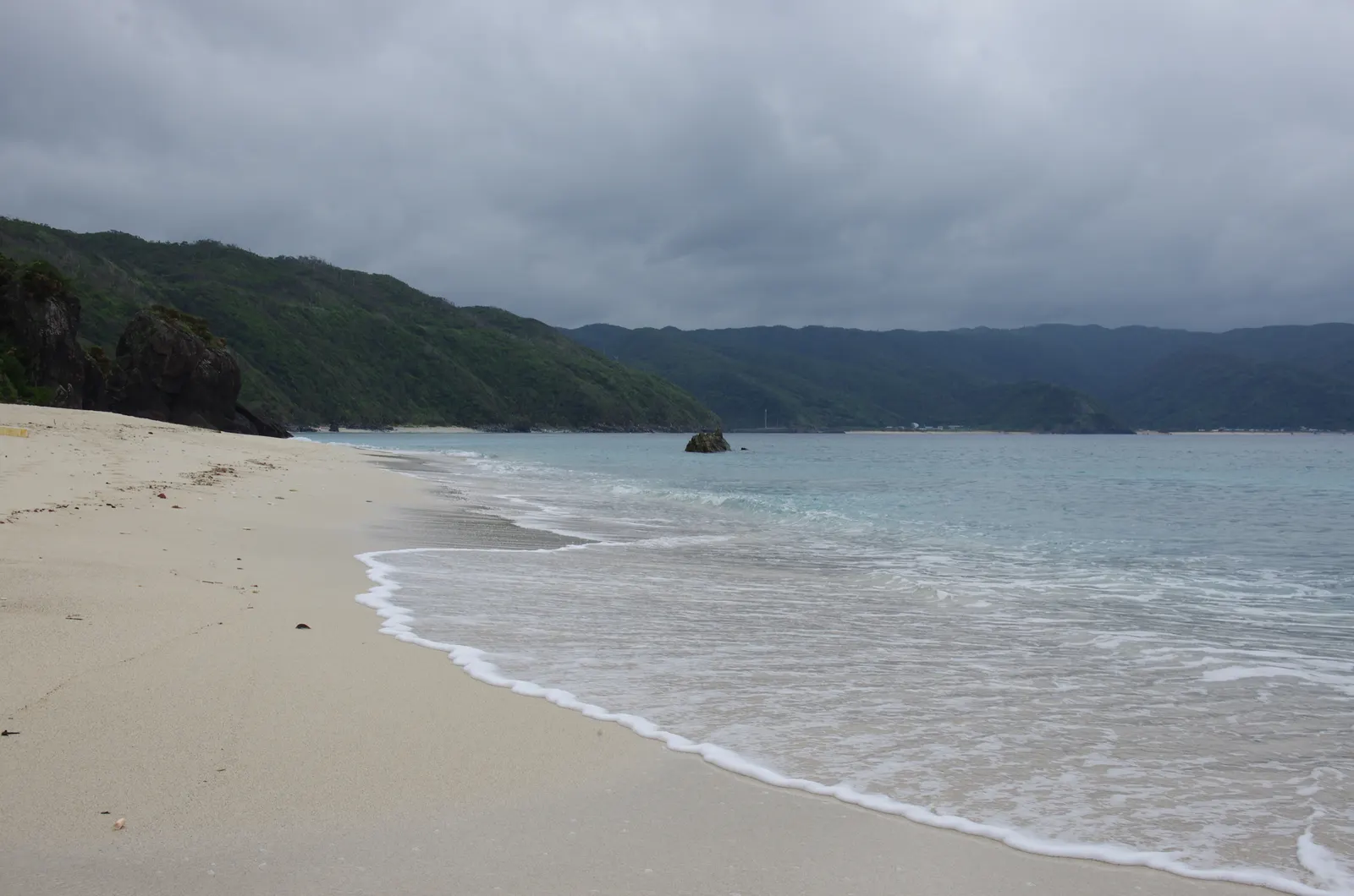 大浜海浜公園の砂浜と入り江